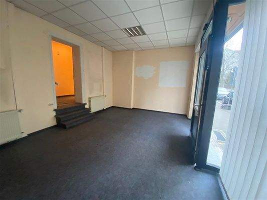 Zimmer mit Schaufenstern