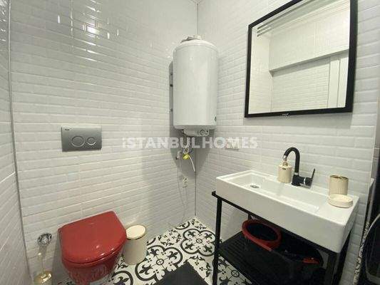 Furnished Ready to Move Building in Istanbul Fatih