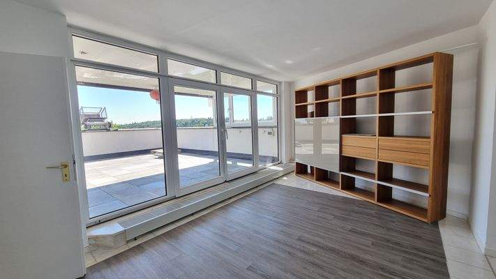 Esszimmer zur Dachterrasse