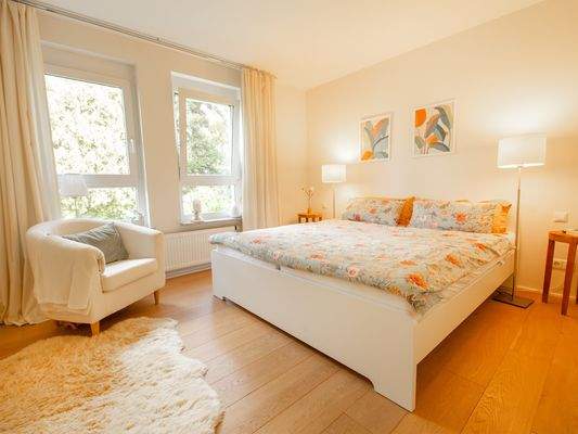 gemütliches Schlafzimmer ...