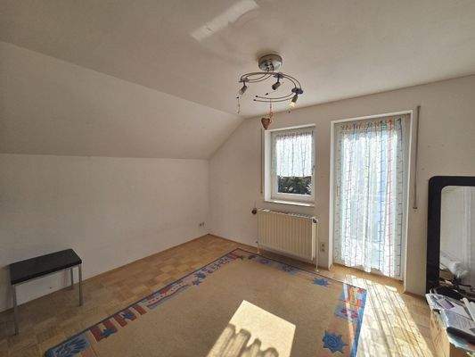 Zimmer 1 mit Balkonzugang DG