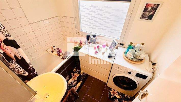 Badezimmer / Wanne / Waschmaschinenanschluss