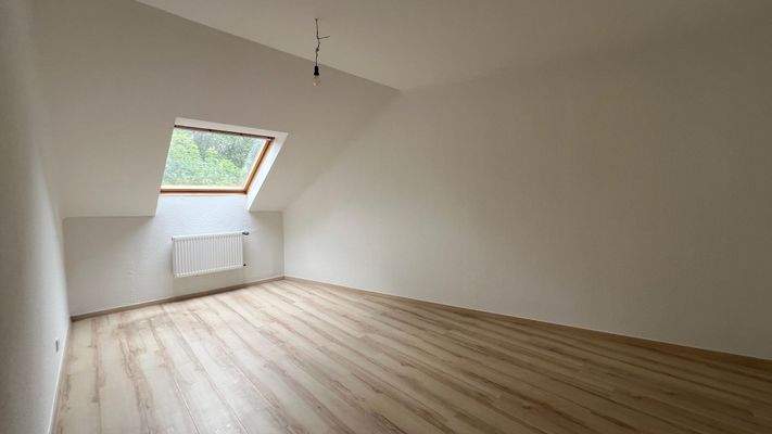 Dachzimmer mit Fenster