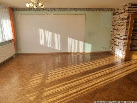 4 Wohn- und Esszimmer