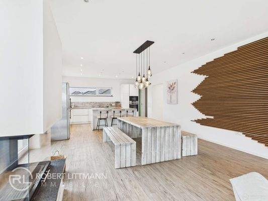 Küche mit Essbereich