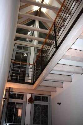 Blick von der Wohnungstür ins Treppenhaus