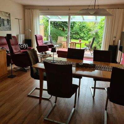 Wohnzimmer noch möbliert