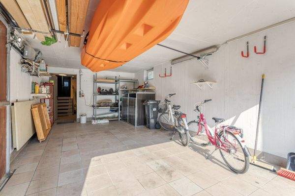 20. Garage mit direktem Hauszugang