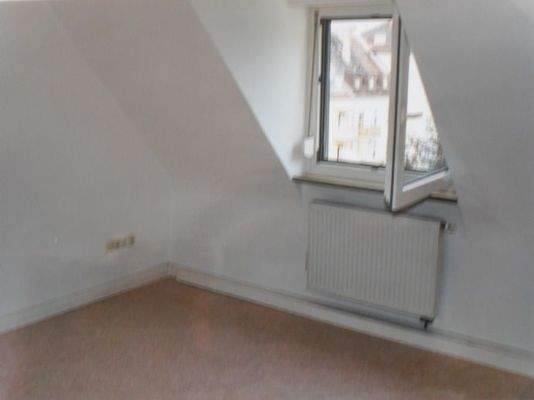 Schlafzimmer nach Osten zum Garten hin.