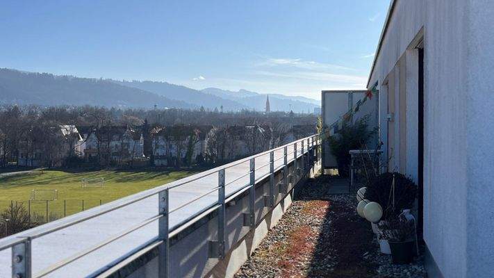 Von der Terrasse aus genießen Sie herrliche Ausblicke in die Umgebung