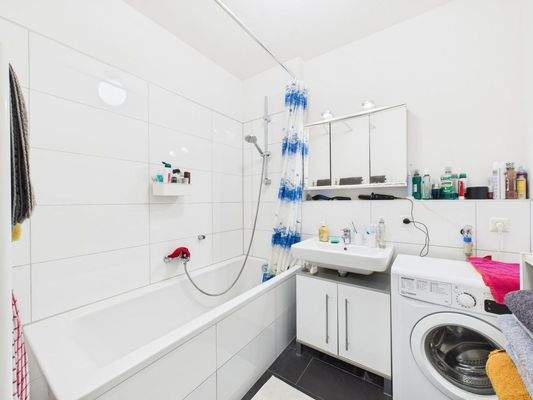 CAM04191G0-PR0071-STILL008