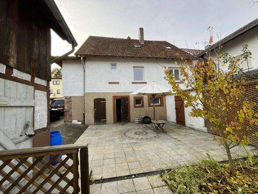 Haus Rückseite mit Hof...