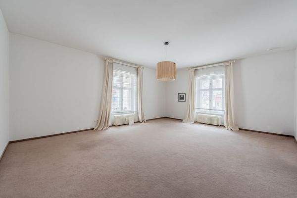 potenzielles Arbeits- oder Behandlungszimmer 