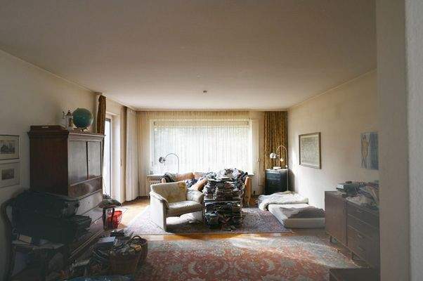 Großzüggiges Wohnzimmer