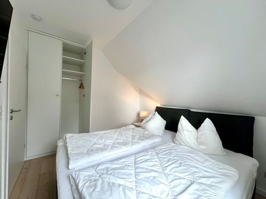 2. Schlafzimmer OG Bild-02.jpeg