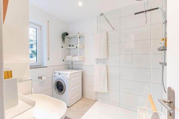 Duschbad mit Ausstattung