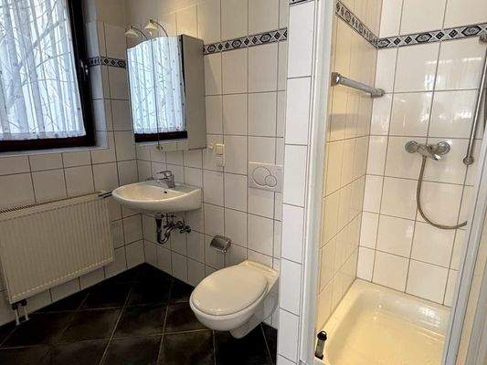 Badezimmer mit Dusche