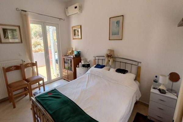 Kreta, Kalamitsi Amigdali: Charmantes kretisches Haus mit privatem Olivenhain und Bergblick zu verkaufen