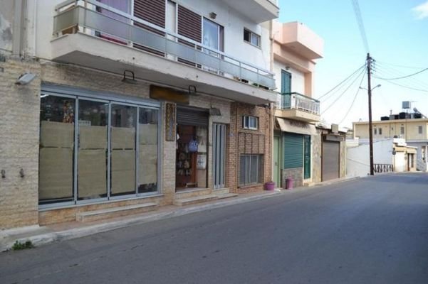 Kreta, Elounda: Erdgeschoss-Wohnung/-Geschäft im Z