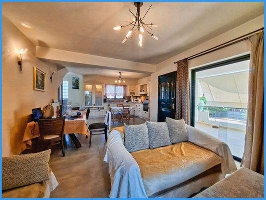 0abdd1a7d4d04a86bc17909c459aa4c9-original