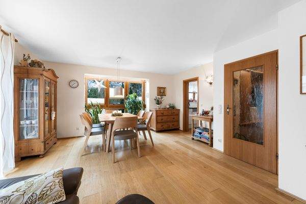 Heller, offener Wohn-/Essbereich