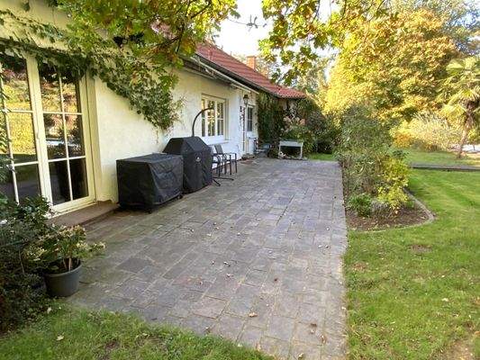 Terrasse hinter dem Haus