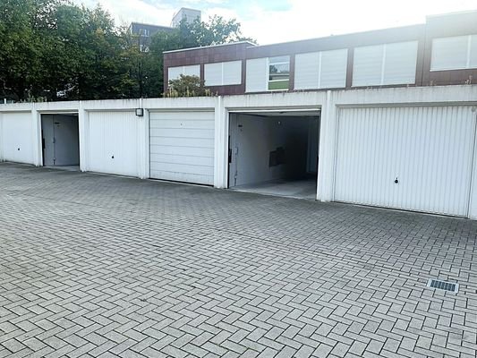 Nr. 8 rechte offene Garage