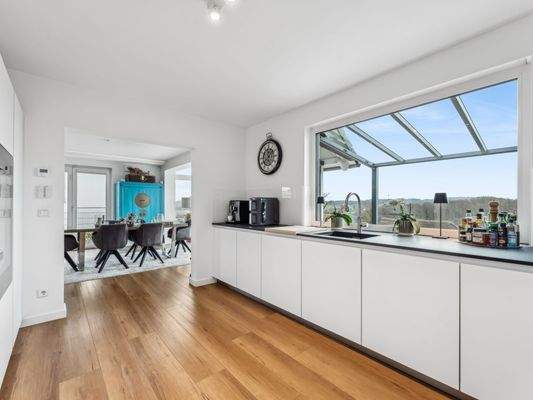 Küche - Blick in das Esszimmer