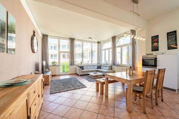 Der Blick in den Wohn- und Essbereich