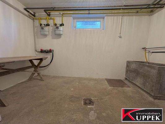 Keller mit 2 Gas und 2 WM - Anschlüssen