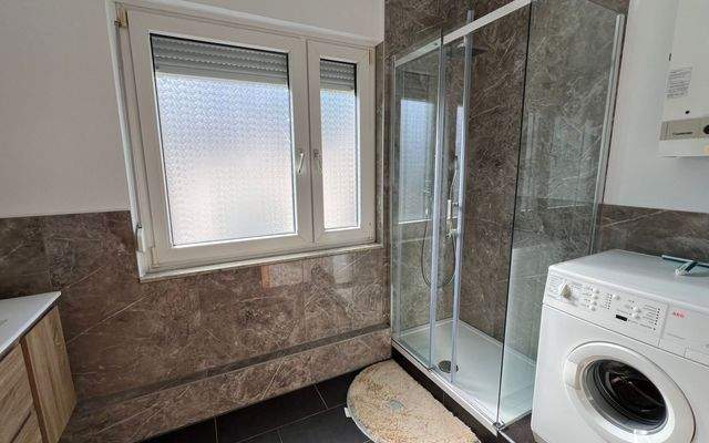 Bad 3 WG Zimmer Stuttgart möbliert Zuffenhausen Wohnen auf zeit bei urbanbnb.jpeg