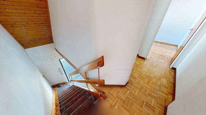 DHH, EG DG Treppe Flur