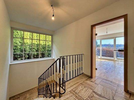 Treppe zum Untergeschoss