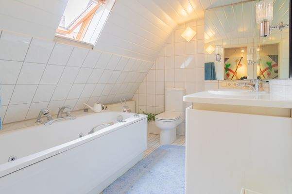 Wannenbad im Obergeschoss