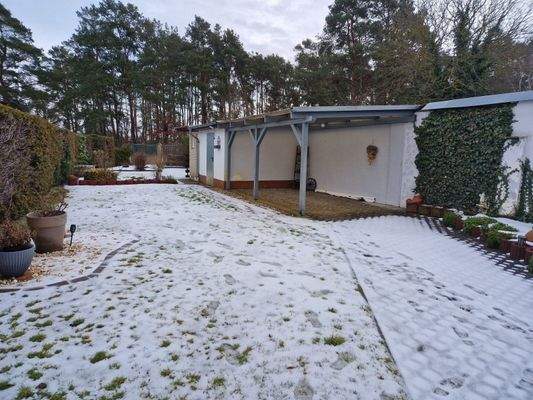 Nebengelass mit Terrasse