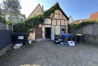 Rückansicht mit Parkmöglichkeiten