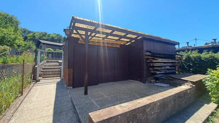 Nebengebäude Weg und Tür