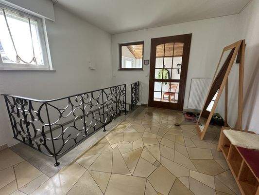 Flurbereich mit Zugang zum Souterrain