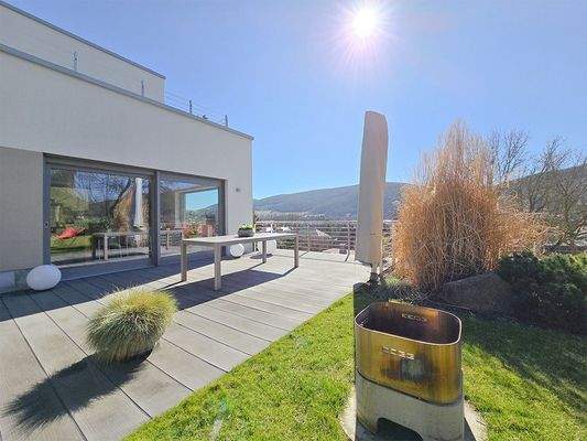 Außenansicht und Terrasse