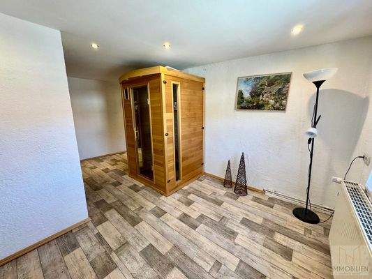 OG: Diele mit Infrarotkabine