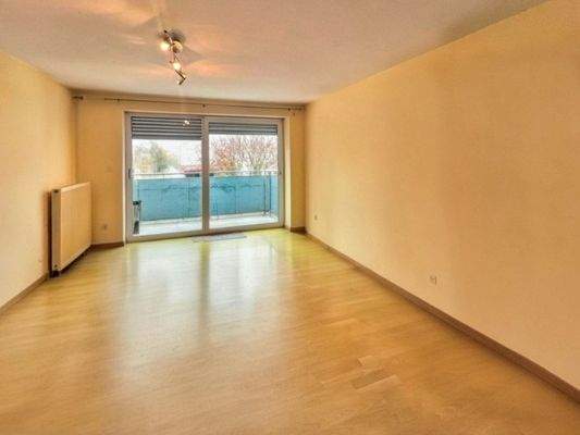 Wohnbereich, gläserne Verbindung: Transparente Übergänge für offene Räume