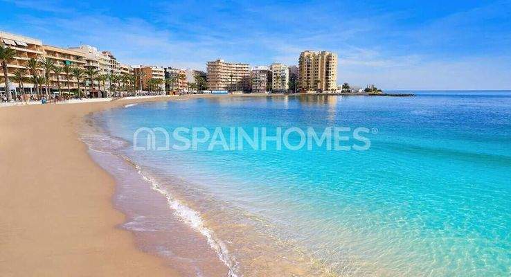 6-Bedroom House Near the Beach in Torrevieja Alicante