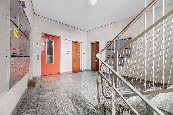 Hausflur mit Fahrstuhl