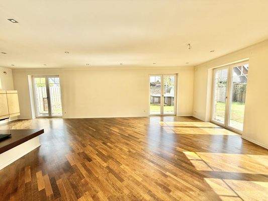 Wohn-/Esszimmer mit Kamin