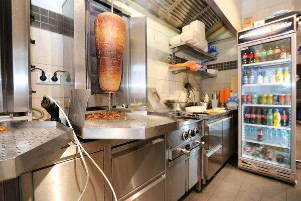 im Erdgeschoss links