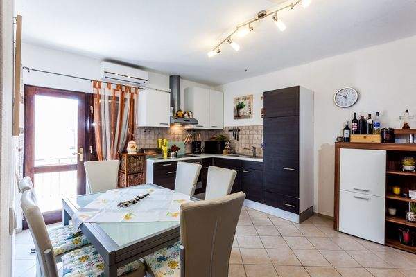 offene Küche mit Essbereich