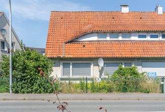 Vorderansicht des Wohnhauses
