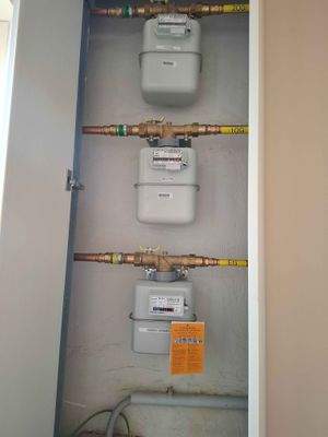 für Wohnungen und Gewerbe EG.jpg