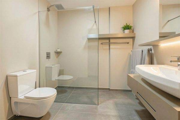 Badezimmer - (KI generierter Renovierungsvorschlag)