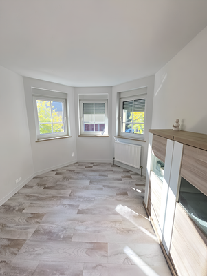 Arbeitszimmer KI generiert, entspricht nicht der Realität